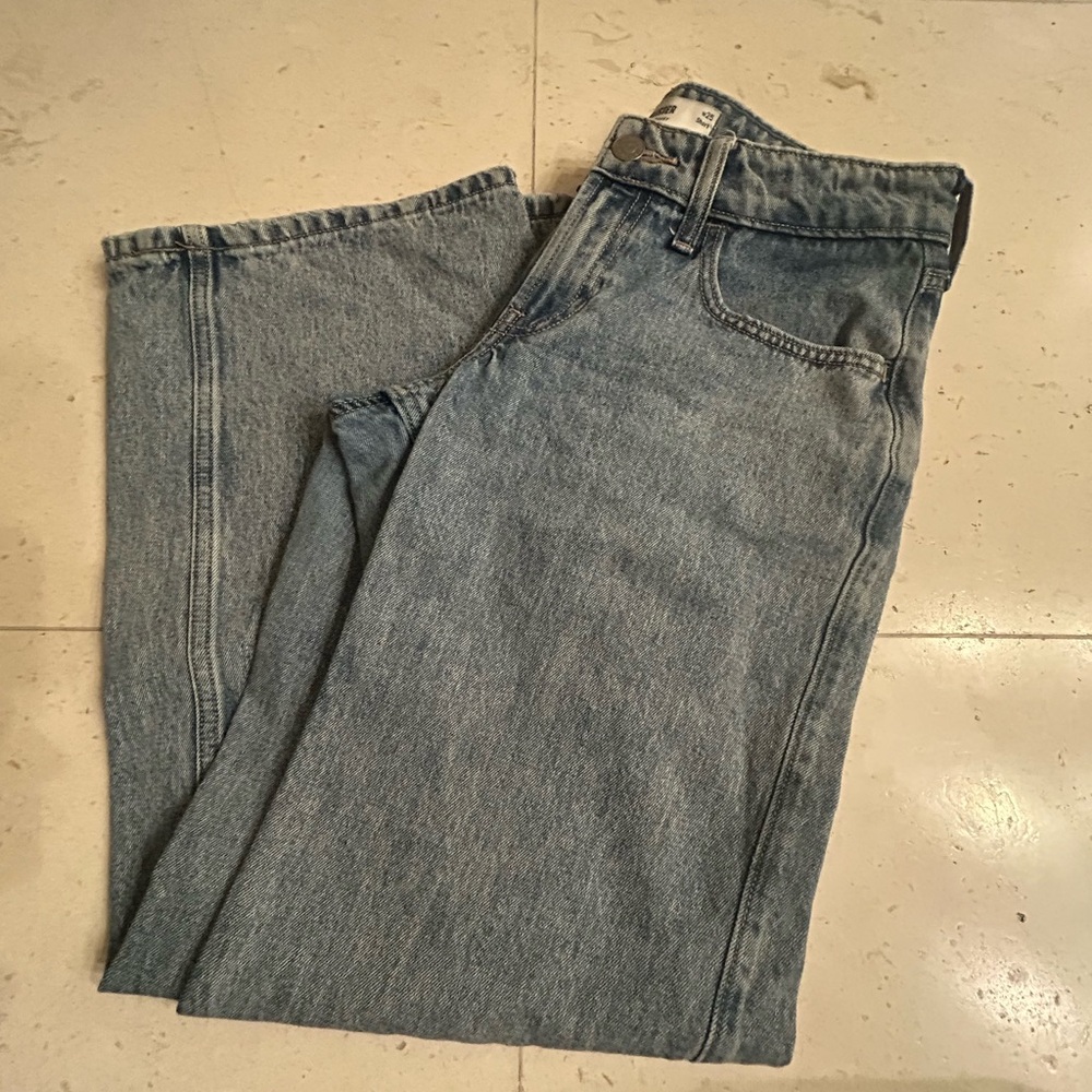 Hollister Women’s Short Light Blue Low Rise Baggy Straight Jeans